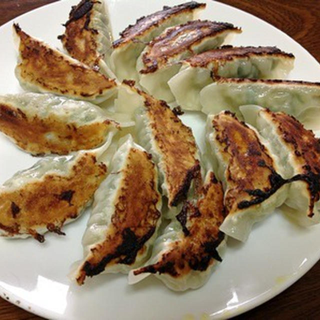 昼ごはんに餃子