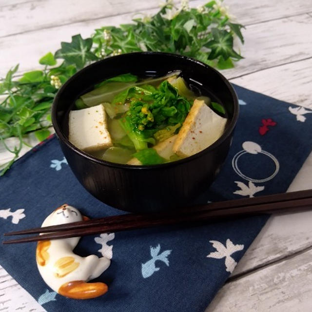 ほっこりお味噌汁♪クタクタ春キャベツと菜花のピリ辛お味噌汁