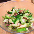 緑の夏野菜の梅昆布和え。箸休めにもサラダ代わりにモリモリもイケるおつまみ。