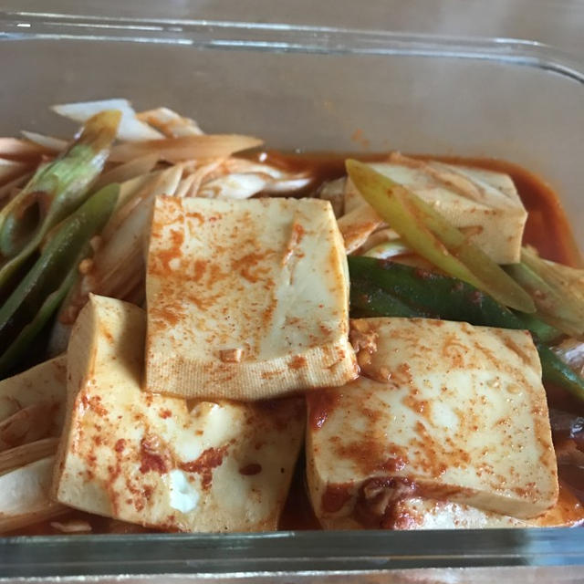 【お財布にやさしいつくりおき】豆腐の韓国風煮物・こんにゃくとピーマンの七味炒め・かぶとシソの塩もみ