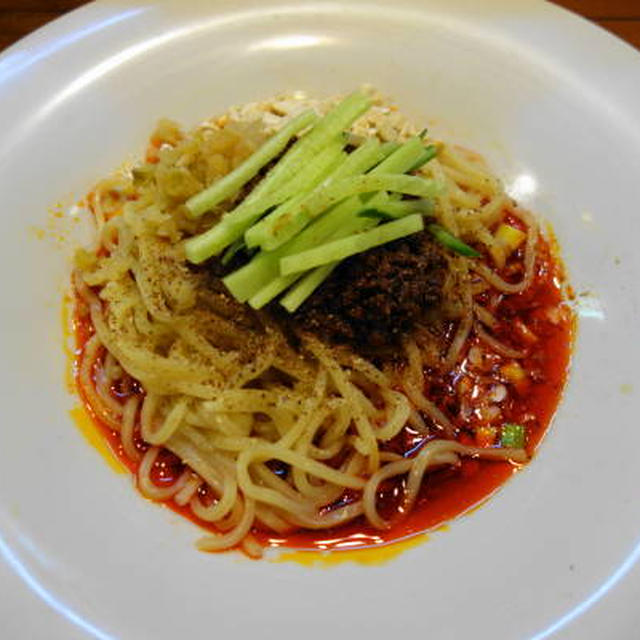 コシありつるつる麺にキレのある辛さ！成都汁なし坦々麺「成都正宗担々麺つじ田」小川町