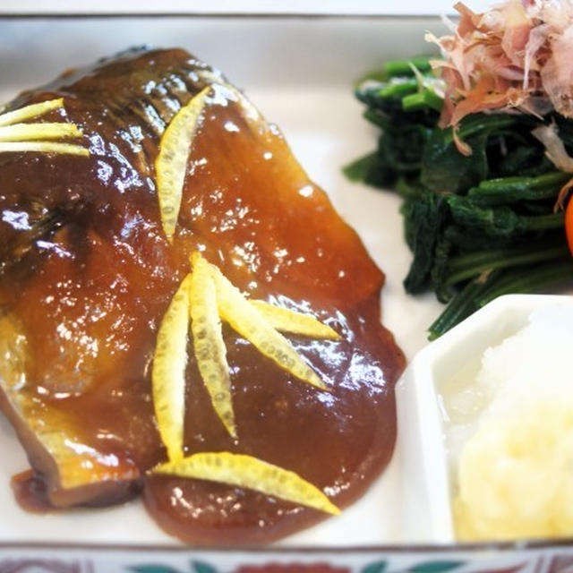 ■昼おかず【サバの味噌煮】炙り焼きをしてから　コッテリ煮るのが旨いんです♪