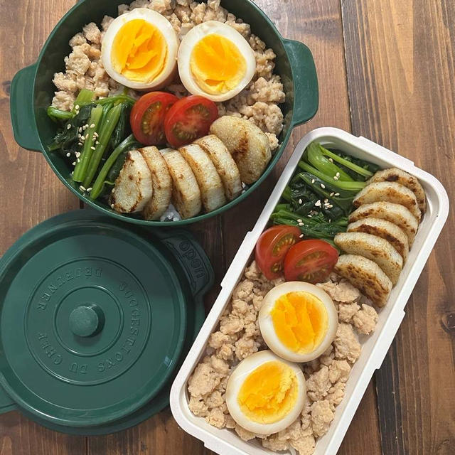 そぼろ丼弁当と　牛すじ煮込みぼっかけ丼