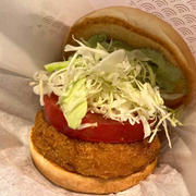 モスバーガーの期間限定、バジルマヨの海老カツバーガー ～国産バジル～
