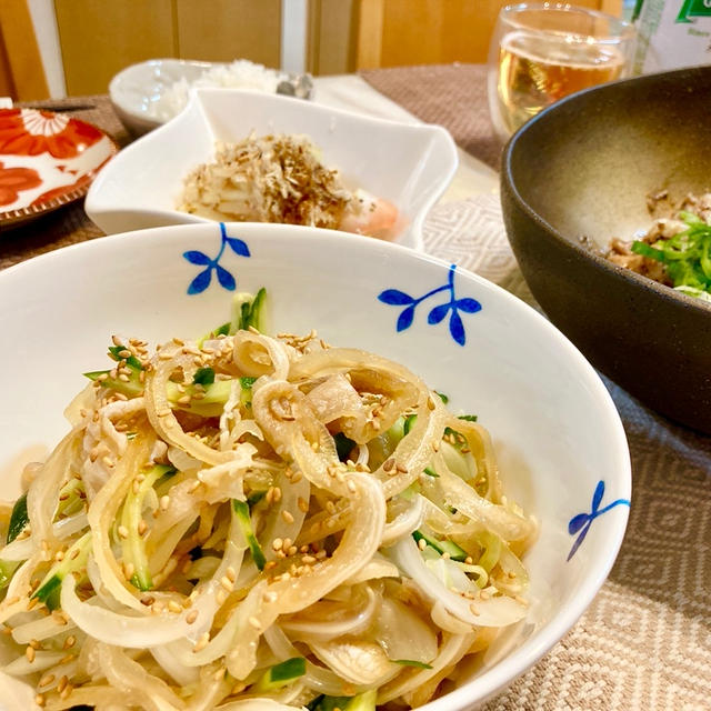 【沖縄料理】ミミガーと新玉ねぎとキュウリのさっぱりサラダは和えるだけ