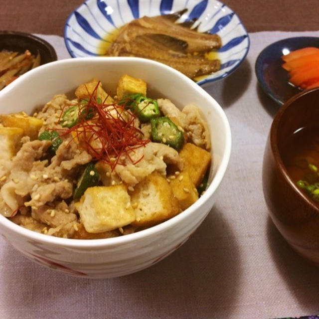 15分あればできちゃう♪厚揚げ入り生姜醤油の豚丼♡