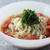 トマトと玉ネギの冷やしササミうどん