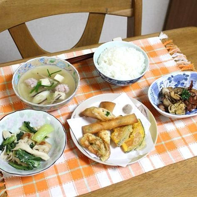 鶏団子とチンゲン菜と白舞茸の塩だれ炒めとクイックパックでうちごはん（レシピ付）