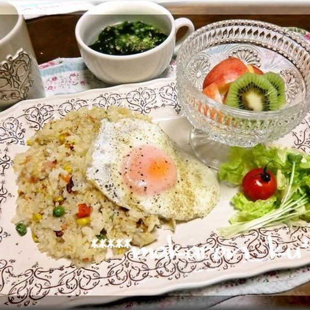 ワンプレート朝食♪お手軽ピラフ＆白だしで簡単わかめスープ