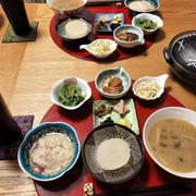 せりごはんと小鉢9品ときのこ汁で晩酌