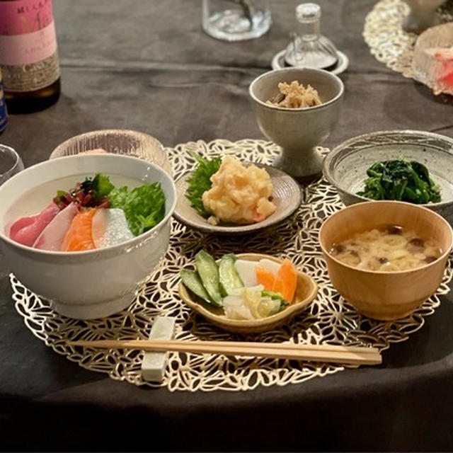 1人250円のお刺身で、トロロ海鮮丼の夜ごはん
