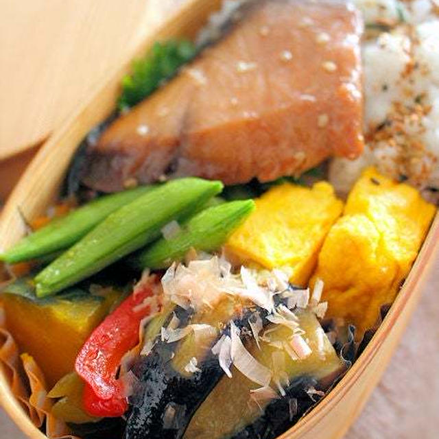 和おかず色々、節約にならない　夫のわっぱお弁当