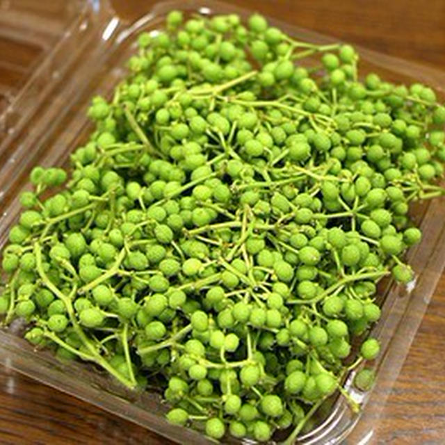 初めて「山椒の実」を買うてみました
