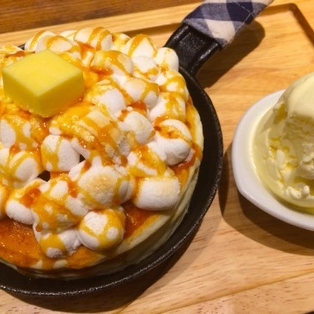 焼きマシュマロと焦がしキャラメルの パンケーキ @mog京都三条店