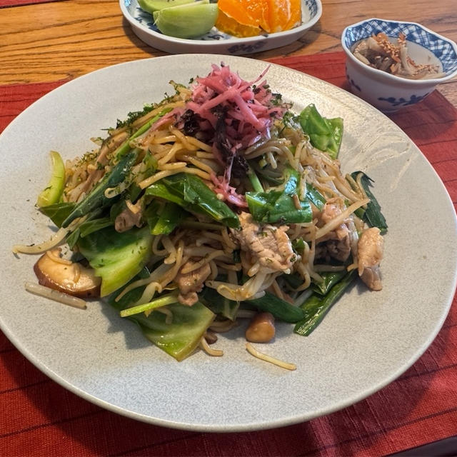 【人に作ってもらう焼きそばは美味い】