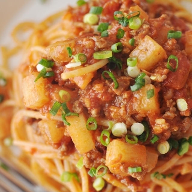 大根と挽肉のトマトソースパスタ