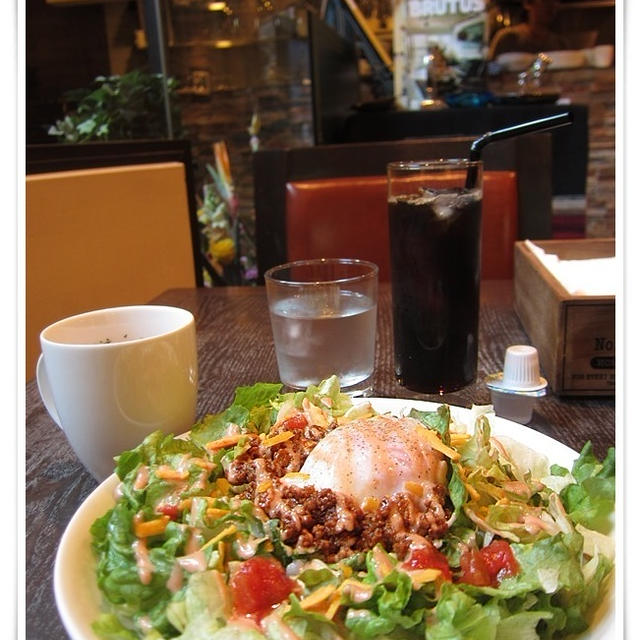 恵比寿に新しいカフェ『cafe&bar VOX』☆ゴールデンボンバーのお花に誘われ♪