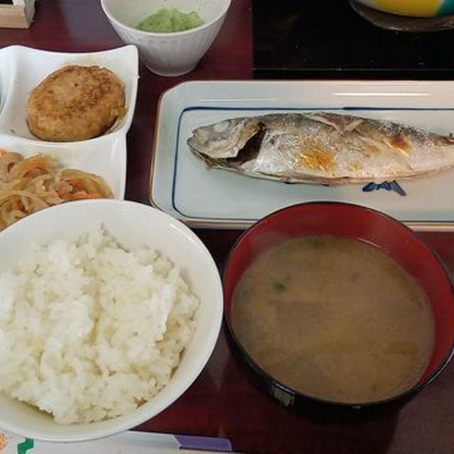 キッチンおばちゃんで焼き魚定食（花見川区花島町）。