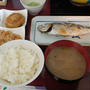 キッチンおばちゃんで焼き魚定食（花見川区花島町）。