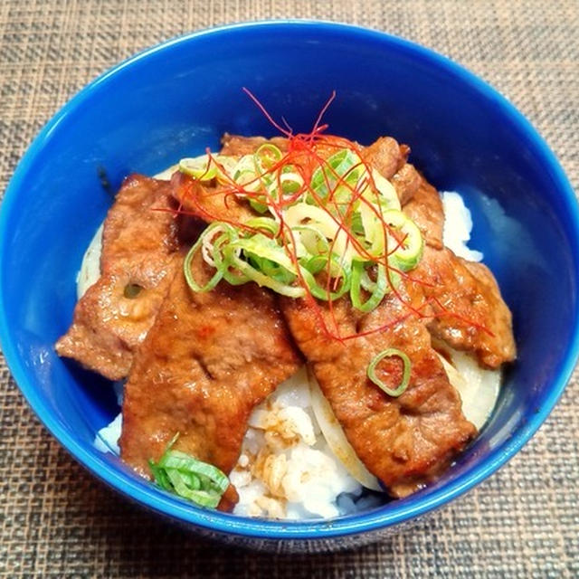 芳醇なレバーと玉葱の炒め丼♪～♪