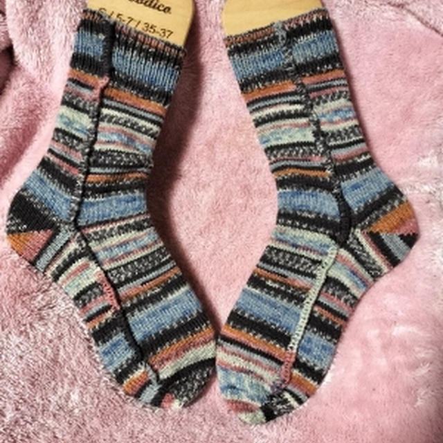 編み機で編む靴下