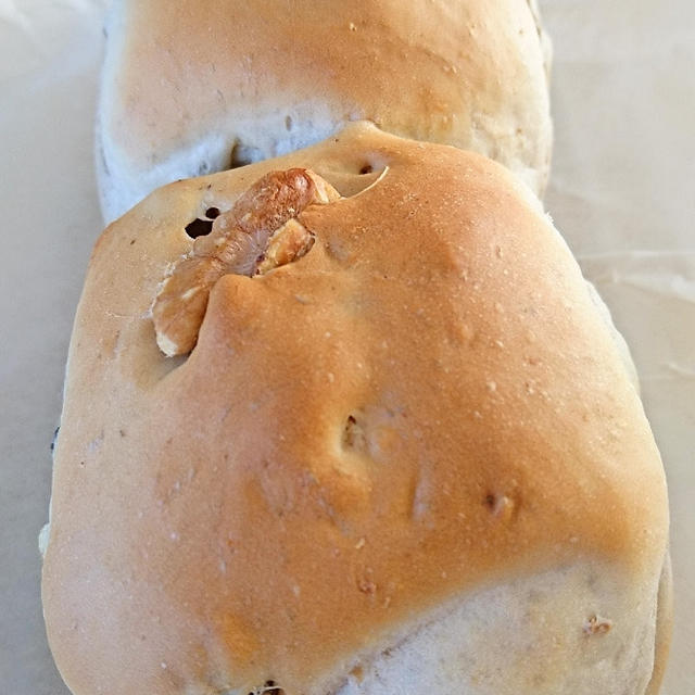 くるみとレーズンのパン