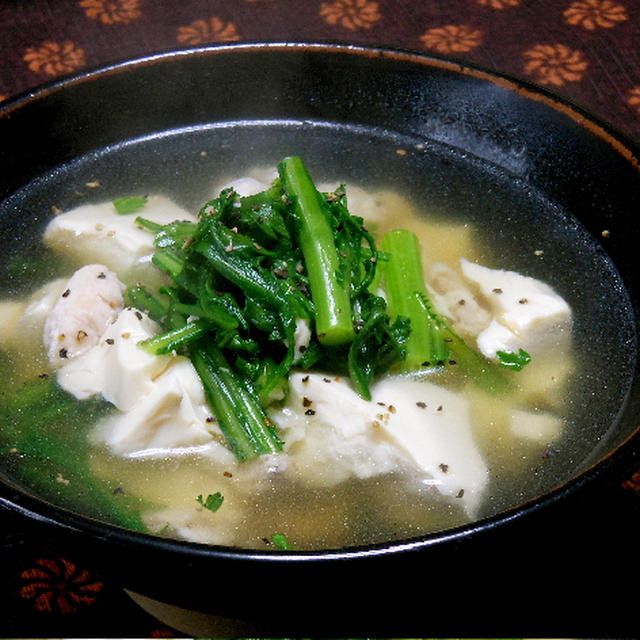 年末の疲労回復、ほっこりと温かい豆腐と春菊のスープご飯。