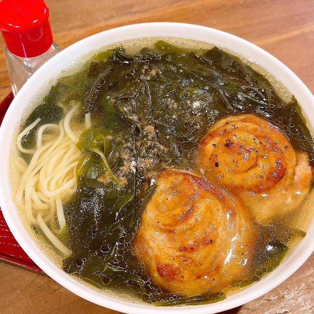 即席チャーシューのっけわかめラーメンです！！