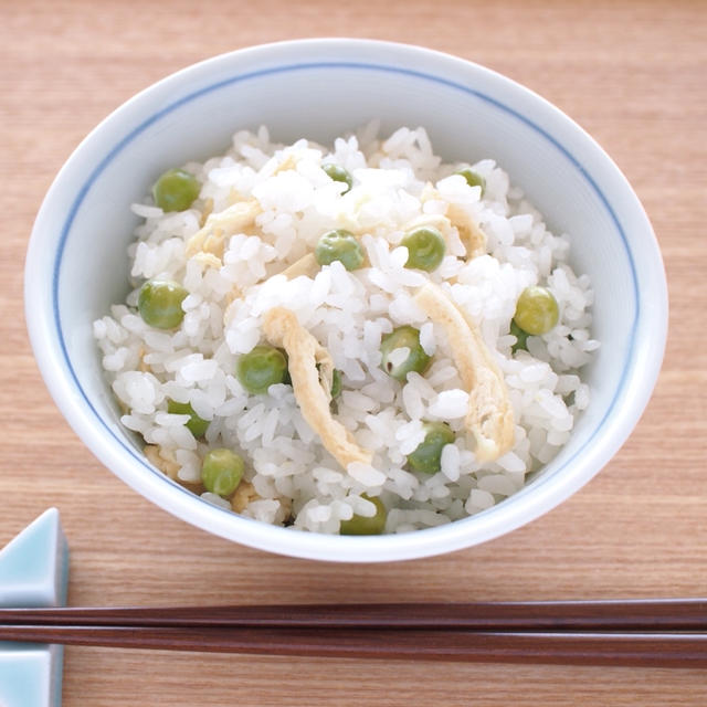 春を味わう！うすいえんどう豆と油揚げの豆ご飯