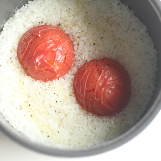 ネットで話題のトマト丸ごとご飯は美肌作りに効果的！？　トマト丸ごとご飯が美肌に嬉しいワケをご紹介