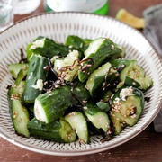 ポリポリお箸が止まらない！3分で完成！！作り置きも◎たたききゅうりの塩昆布ナムル
