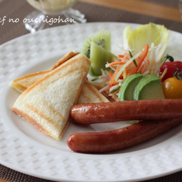 ■ホットサンドで朝ごはん