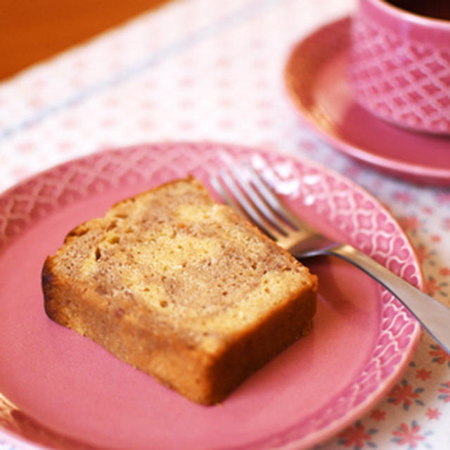 いちごのマーブルケーキ