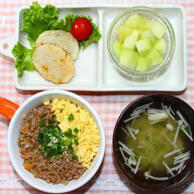 【幼児食】2色そぼろごはん