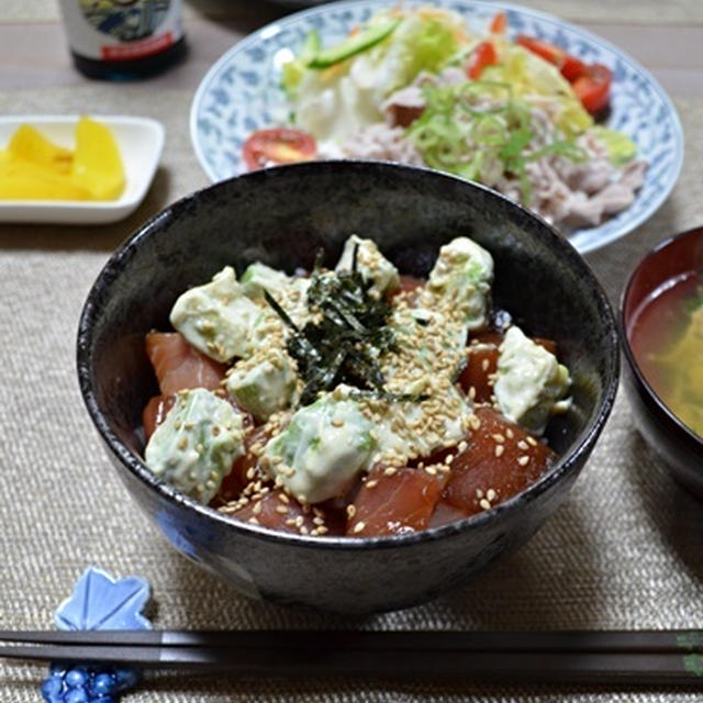 煮切った漬けだれと酢飯で作る　マグロアボカド丼