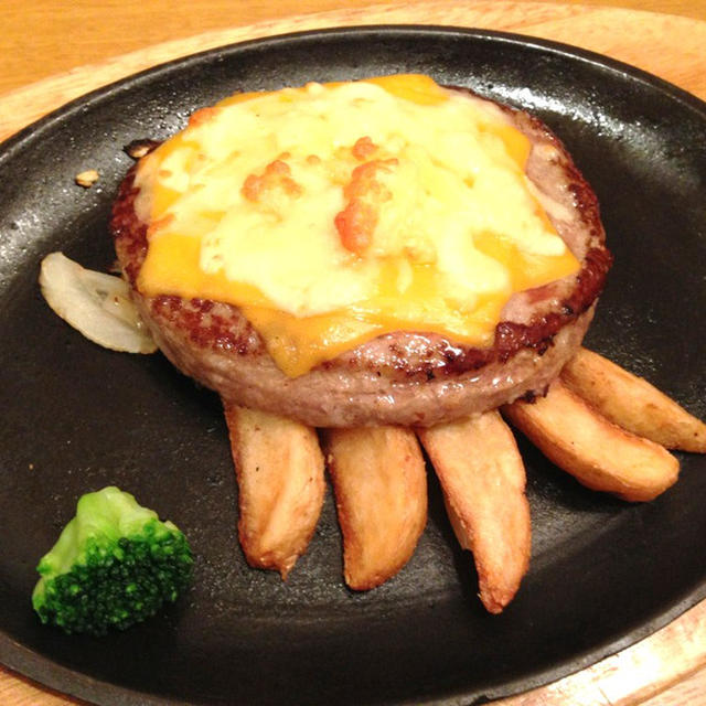 ココスの「３種のチーズハンバーグ」と「魚介のトマトスープスパゲッティー」