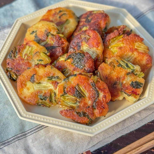 手でつまみたくなるやつ☆小松菜とベーコンのポテト焼き