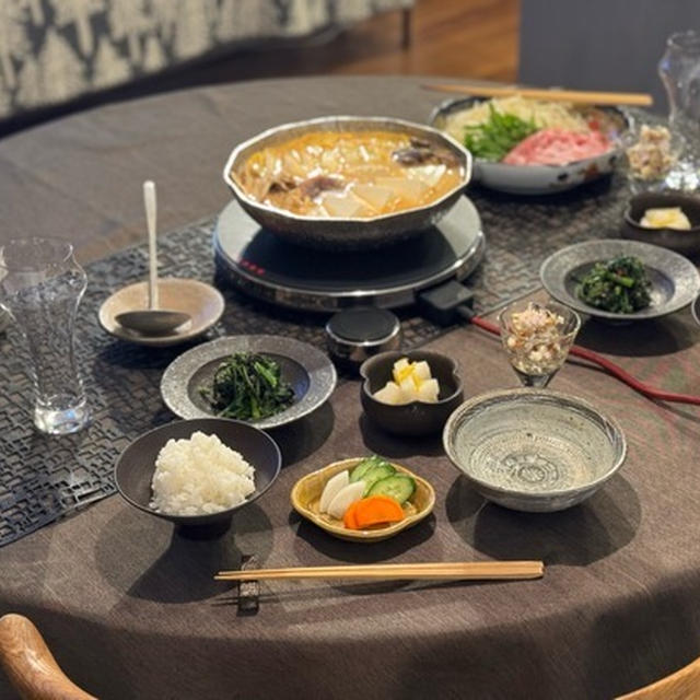 白味噌スープが絶品の豚しゃぶ鍋と干し芋クリチとかの夜ごはん