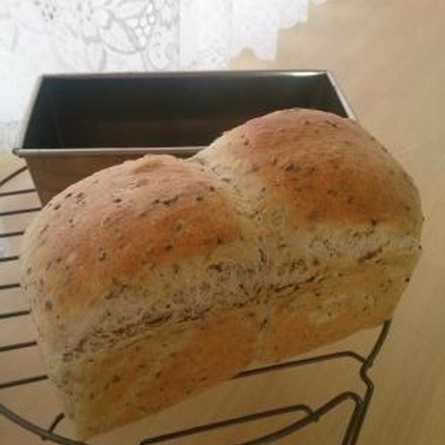 黒ごまミニ食パン♪チキンサンド・ﾆﾝｼﾞﾝサラダサンド・ピーナッツバターサンド♪