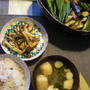 今日の夕食は、鮭ときのこの酢炒め、野菜の揚げ浸し
