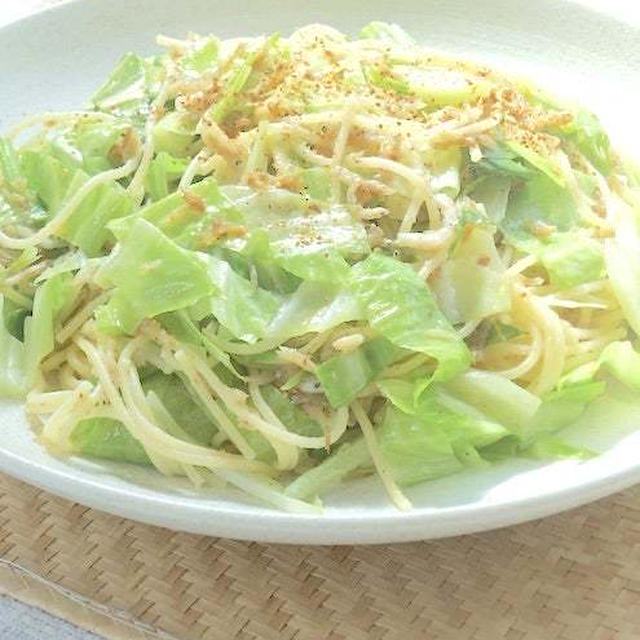 野菜をもりもり食べよう〜！キャベツとしらすの和風ペペロンチーニ。