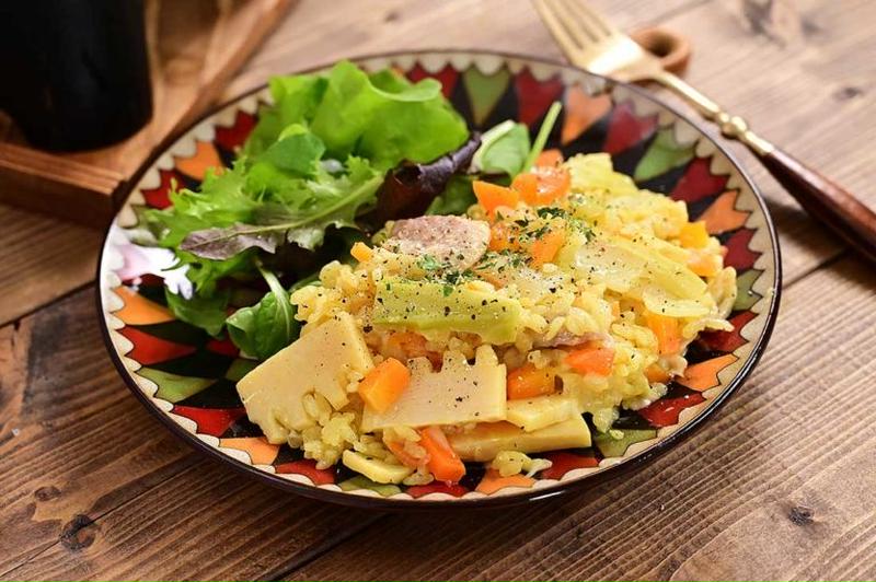 ブロッコリーの芯が大活躍「タケノコのチーズカレー釜飯」