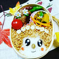 焼きそばで顔弁当ごはんが足らなかったので焼きそばを入れました。花型型抜きで抜いた... by とまとママさん