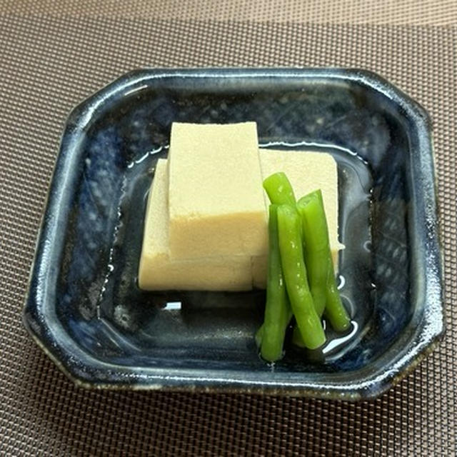 香りに誘われ靴を脱ぐ孫