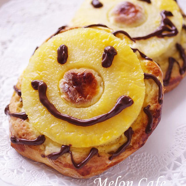【レシピ】オイルなし、ホットケーキミックス(HM)で簡単♪バナナとパイナップルの爽やか夏休みパン！