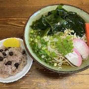 冷やかけそうめん。赤豆ご飯