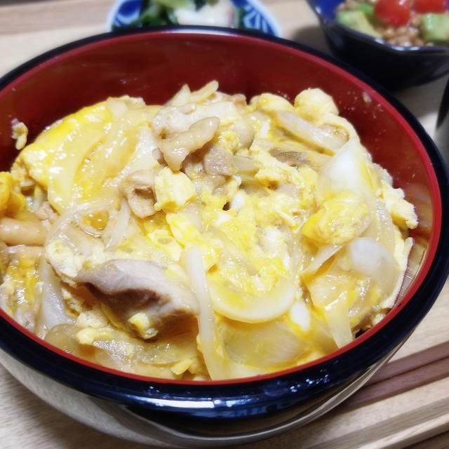 【 家ごはん 】 親子丼 献立　[ レシピ ] タコとキュウリの酢の物　 ＊ 金のつぶ 納豆 サルサ風トマトたれ