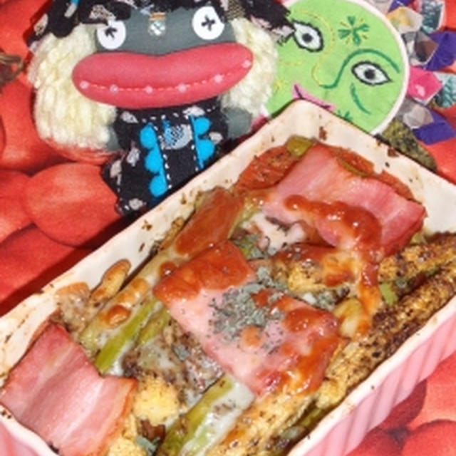 アスパラとトマトのジュノベーゼチーズ焼き＆水菜と人参のガーリックマヨサラダ（お家カフェ）
