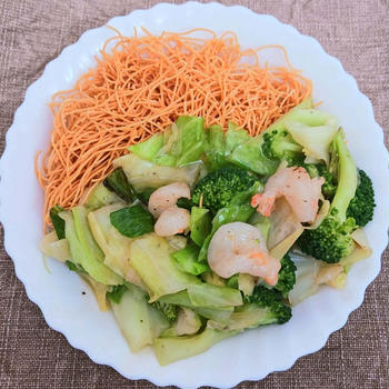 バリバリ麺　皿うどん　ブロッコリー　エビ　キャベツ