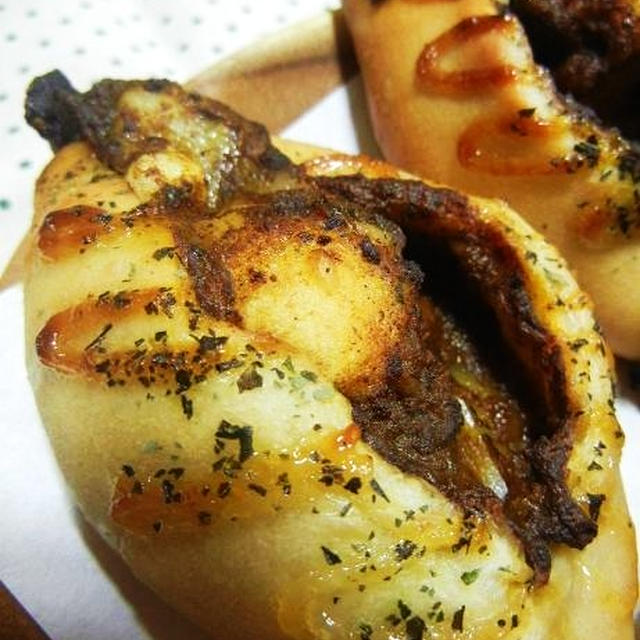 試作品1号！もちカレーパン♪